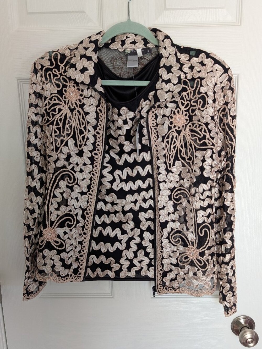 Sleeveless blouse and jacket
